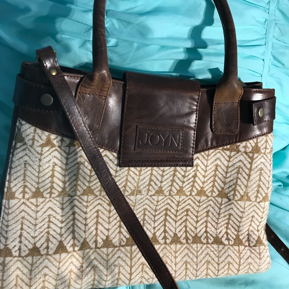 JOYN Ladies Adjustable Reclaimed Leather Shoulder Bag EUC